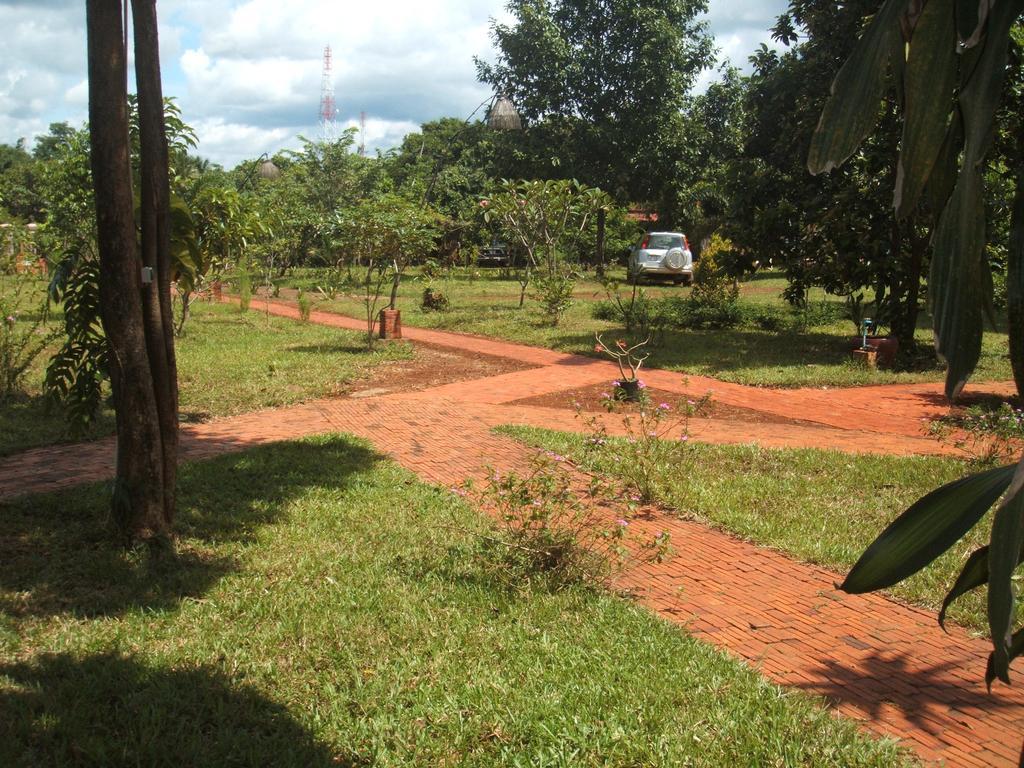 Green Plateau Lodge Banlung Bagian luar foto