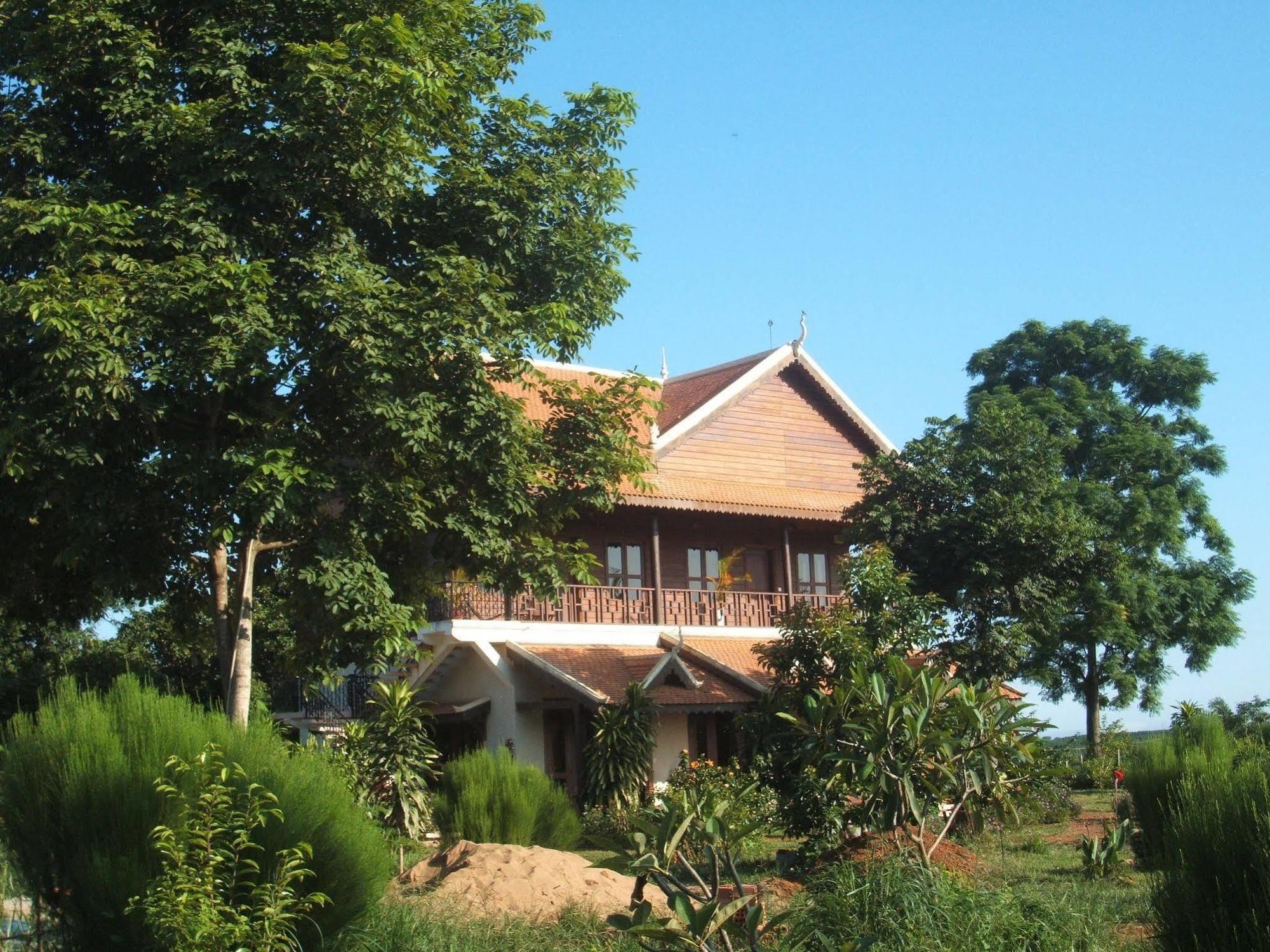 Green Plateau Lodge Banlung Bagian luar foto